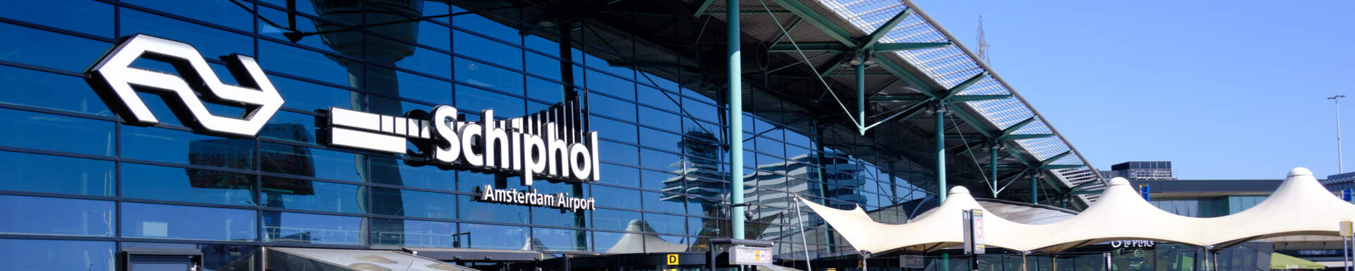 Voorkant luchthaven schiphol
