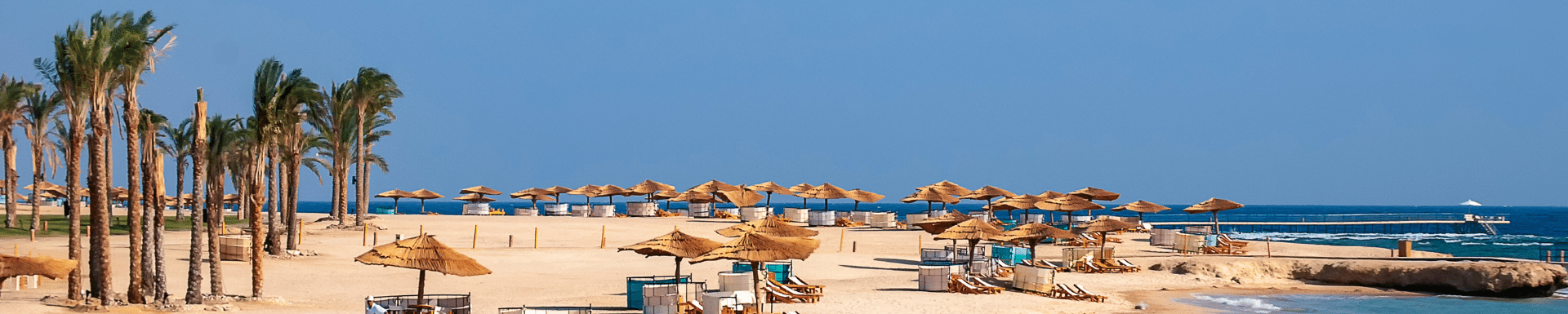 Uitzicht over strand van Port Ghalib in Marsa Alam, Egypte