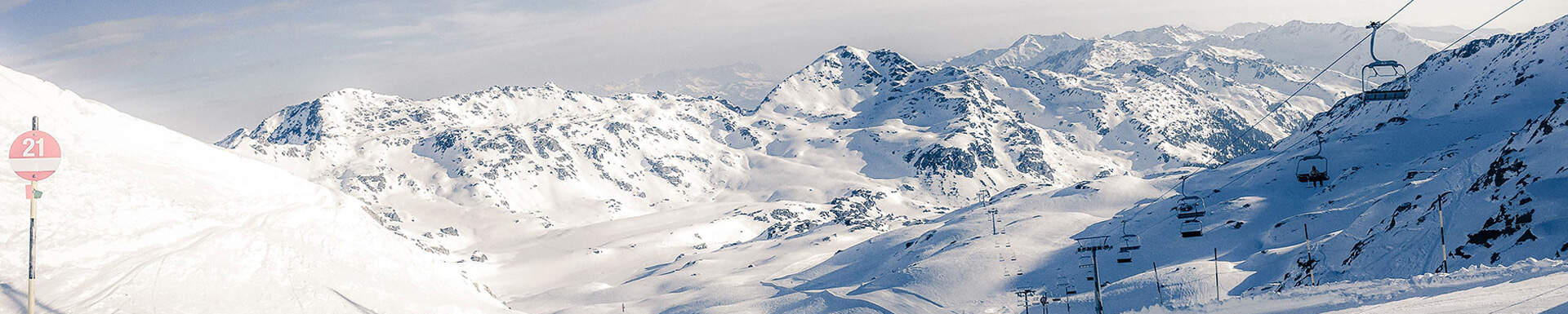 Besneeuwde bergen in skigebied Fieberbrunn, Oostenrijk