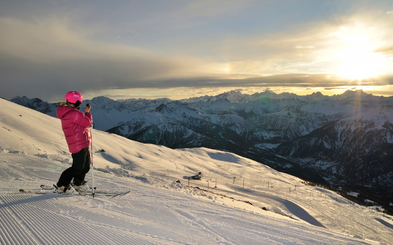 zonsondergang op skipiste italie