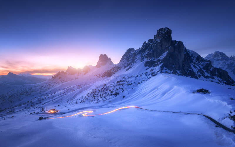 Dolomiten in Italë met laagstaande zon