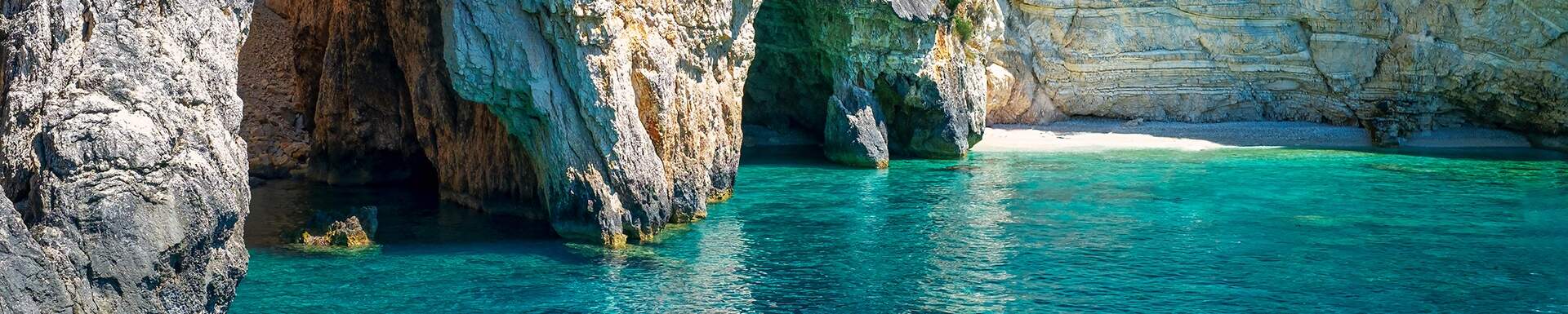 Rotsformatie langs de kust van Corfu