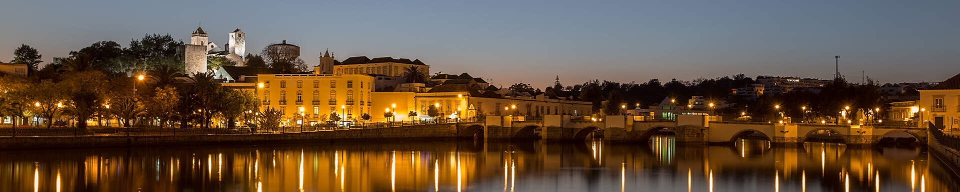 Gezellige verlichting in Tavira, Portugal