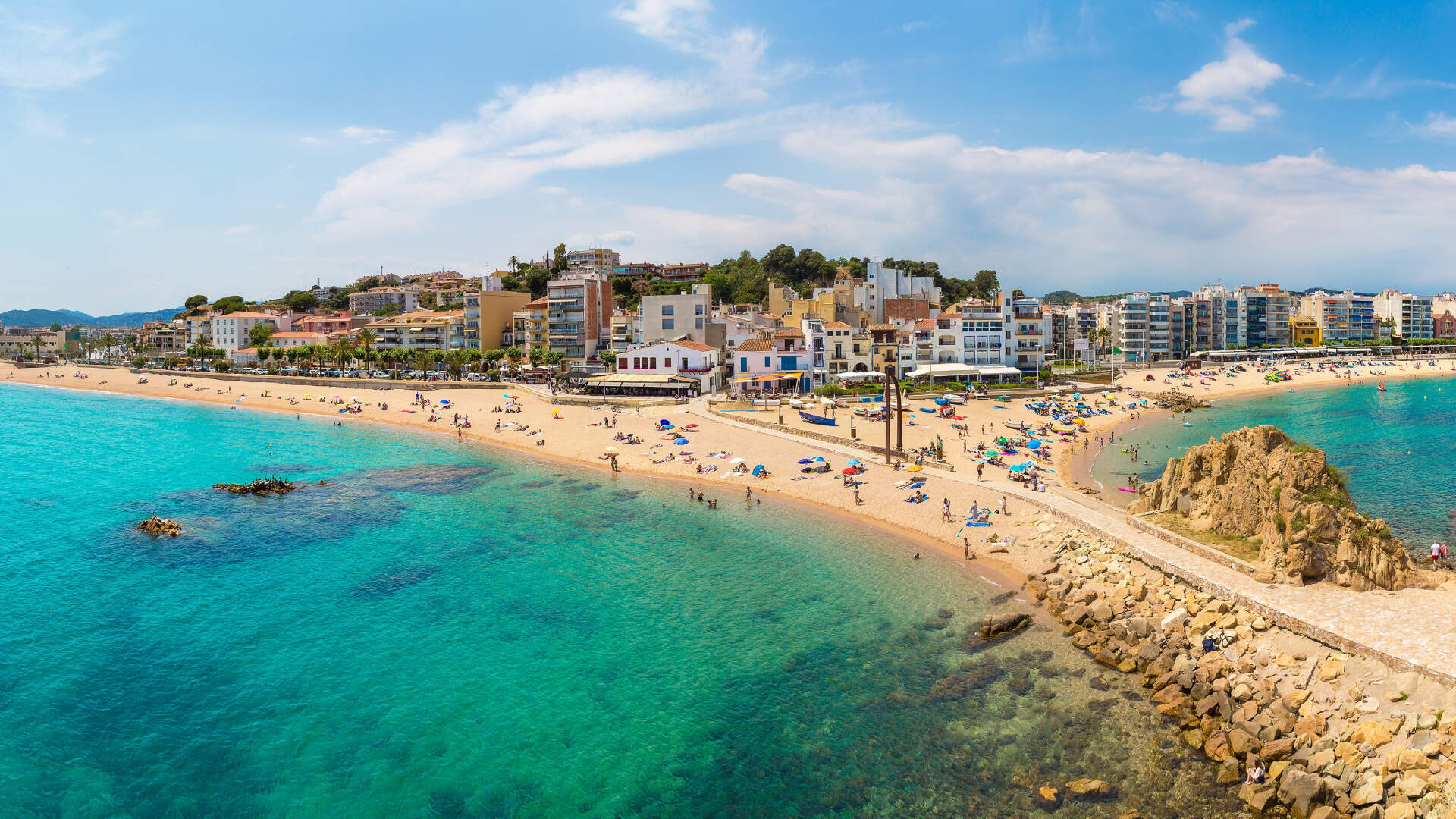 Zonnig strand van Blanes, Spanje