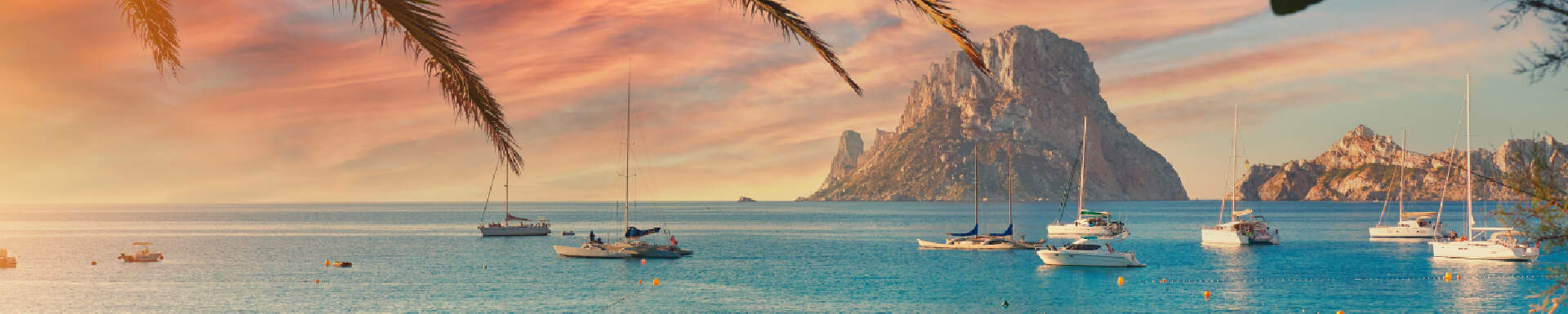 Zeilboten voor de kust van Ibiza