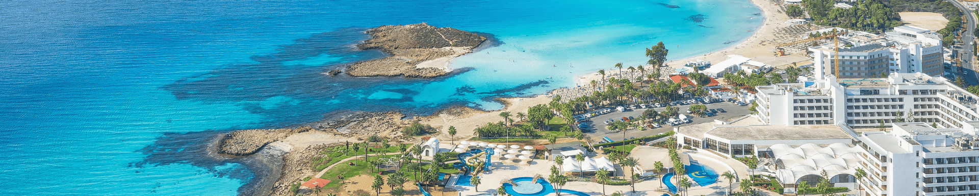 Uitzicht over Cyprus zee en kust