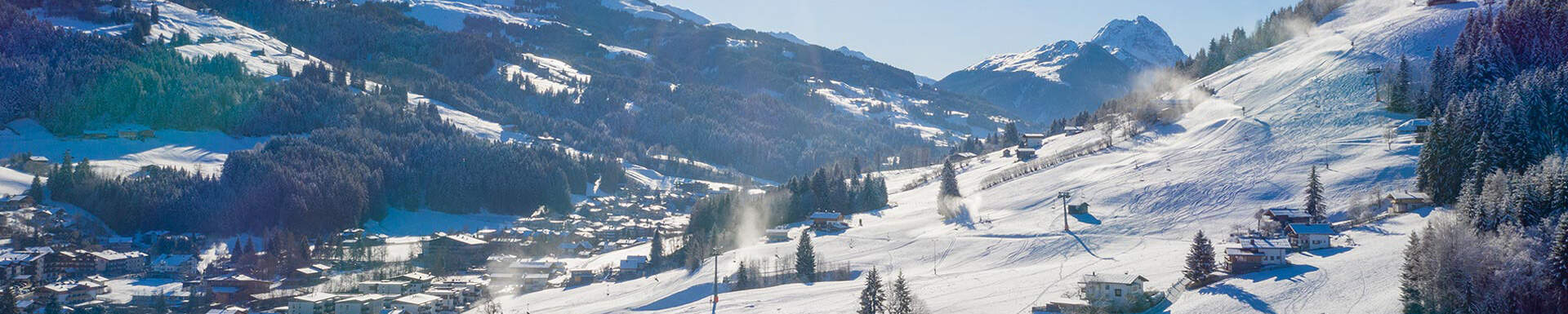 Besneeuwde bergen bij Kirchberg