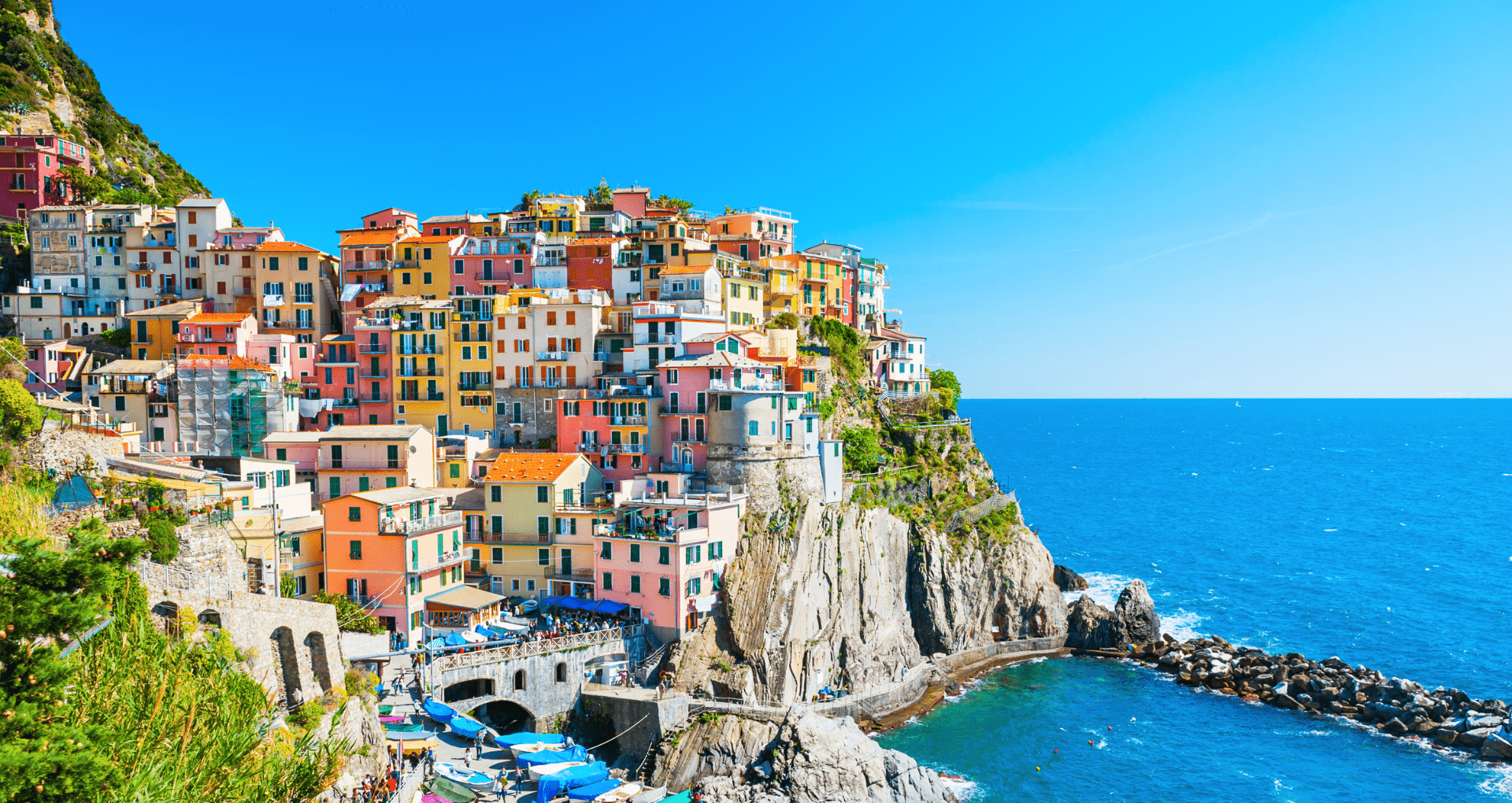Gekleurde huisjes van cinque terre, vijf dorpjes aan de italiaanse kust