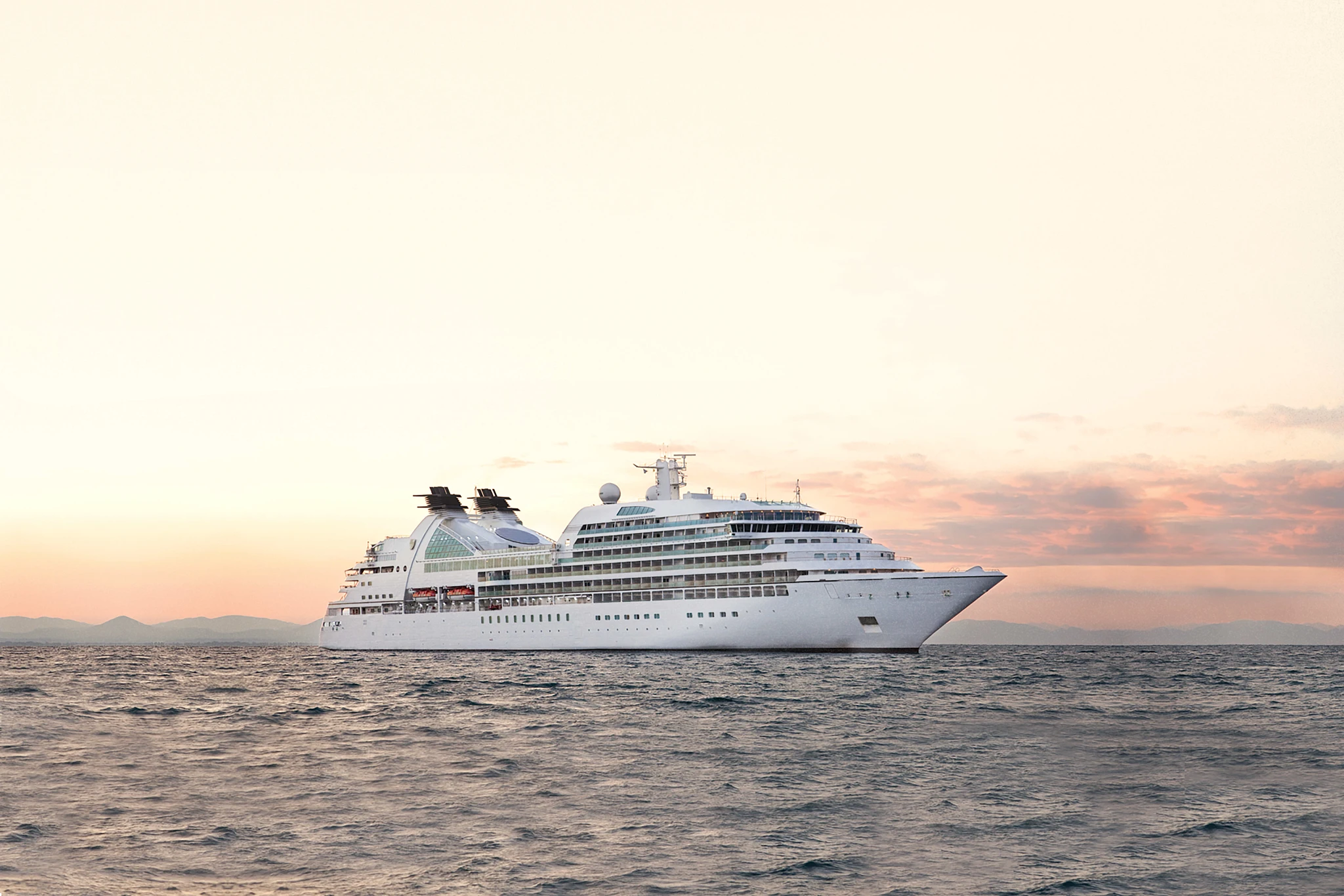 World Cruise: Pearls Of The South Pacific Cruise met Seabourn Sojourn 
