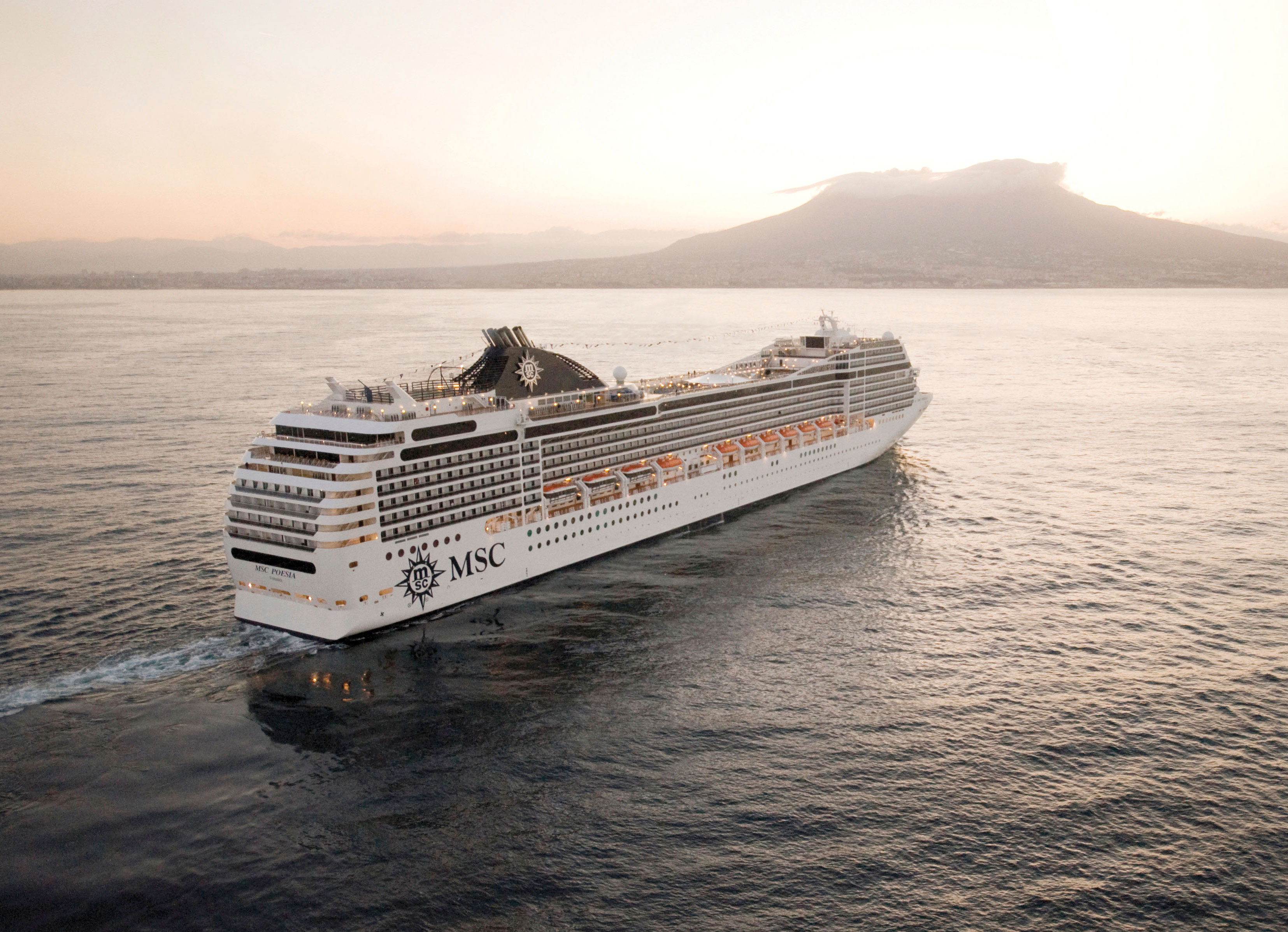 MSC Grand Voyages Cruise met MSC Poesia - 03 04 2025